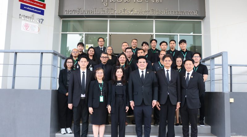 อว. เร่งเครื่องใช้เทคโนโลยีนิวเคลียร์! ‘สุรศักดิ์’ตรวจความพร้อมศูนย์ฉายรังสี สทน. ประกาศยกระดับสู่ศูนย์ครบวงจร ดันสมุนไพรไทยสู่มาตรฐานสากล สทน. เผยผลตรวจยาดมสมุนไพร พบเชื้อเกินมาตรฐาน ชี้เทคโนโลยีฉายรังสีแกมมา–ลำอิเล็กตรอนสามารถทำให้ปลอดเชื้อได้ตามมาตรฐาน